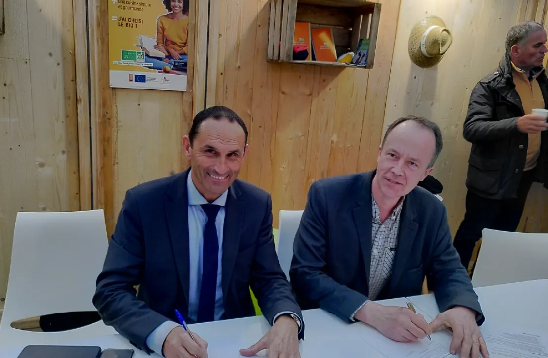 Signature partenariat FNAB et Fédération des Parcs