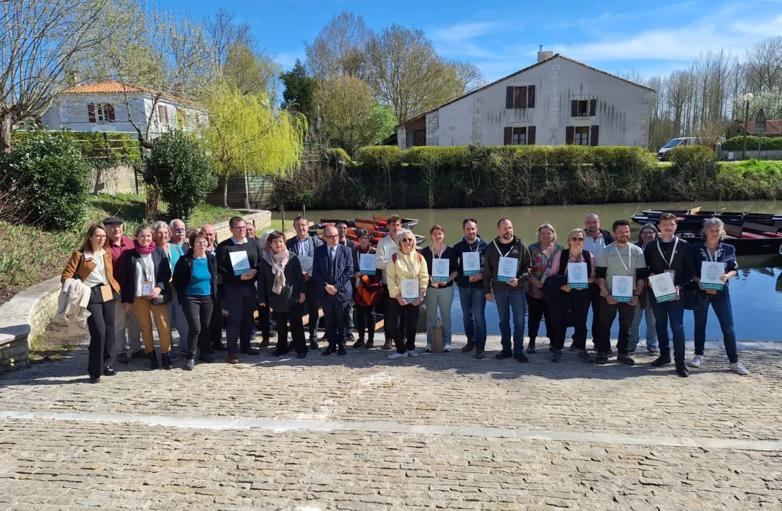 Les prestataires touristiques marqués Valeurs Parc du Marais poitevin lors de la conférence de presse du lancement de la saison touristique 2025