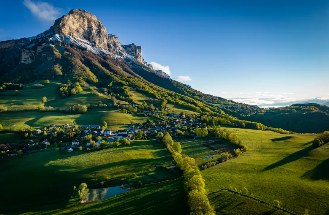 Dent de Crolles et vue sur le Plateau des Petites Roches