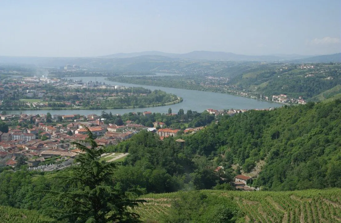 Vue sur la vallée du Rhône depuis l'observatoire de Condrieu