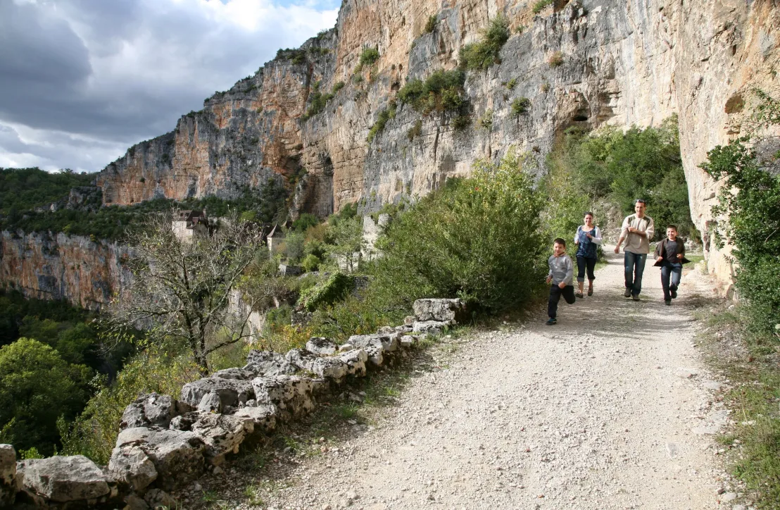 Balade famille au pied des falaises de la vallée du Célé