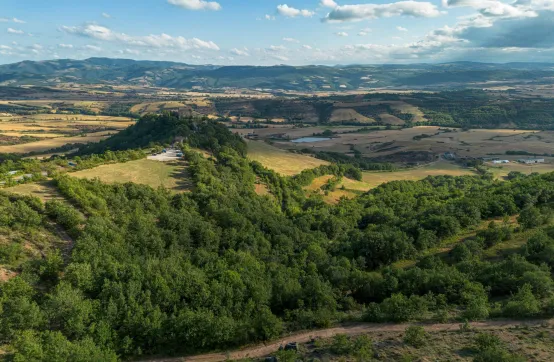 PNR Grands Causses- Panorama de Rougier de Camares depuis Montaigut