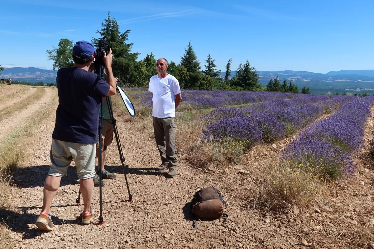 Tournage de la série Initiatives de nos régions dans le Parc du Luberon - crédits Parc Luberon