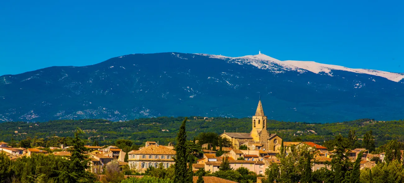 Village de Mazan (84) et mont Ventoux