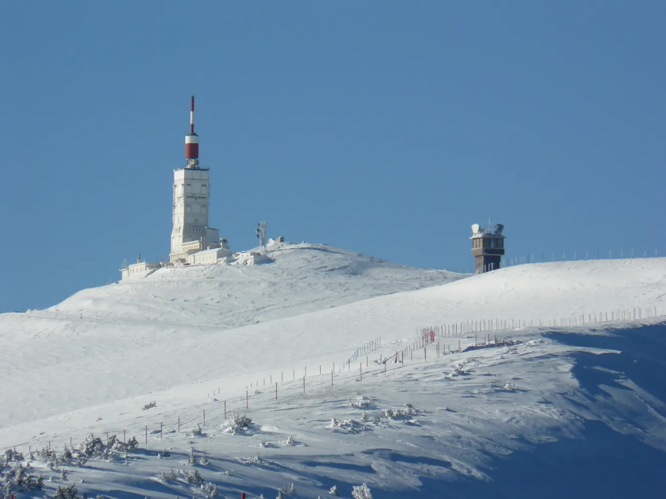 Sommet Ventoux 1910 m et  neige
