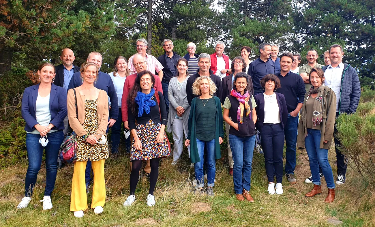 Photo de groupe des directeurs des PNRs lors du séminaire sept 21 dans le PNR des Pyrénées catalanes