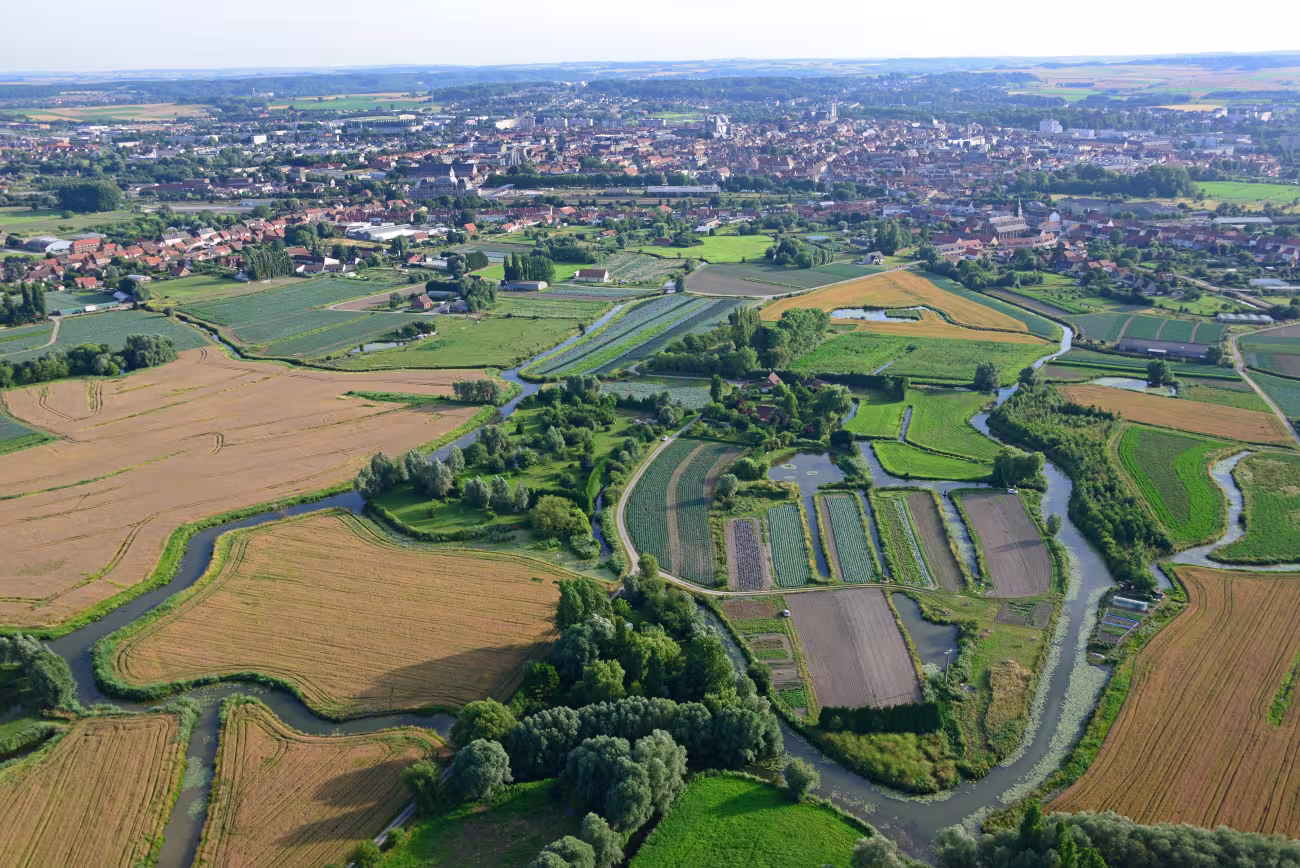 Vue aérienne du marais Audomarois PNRCMO