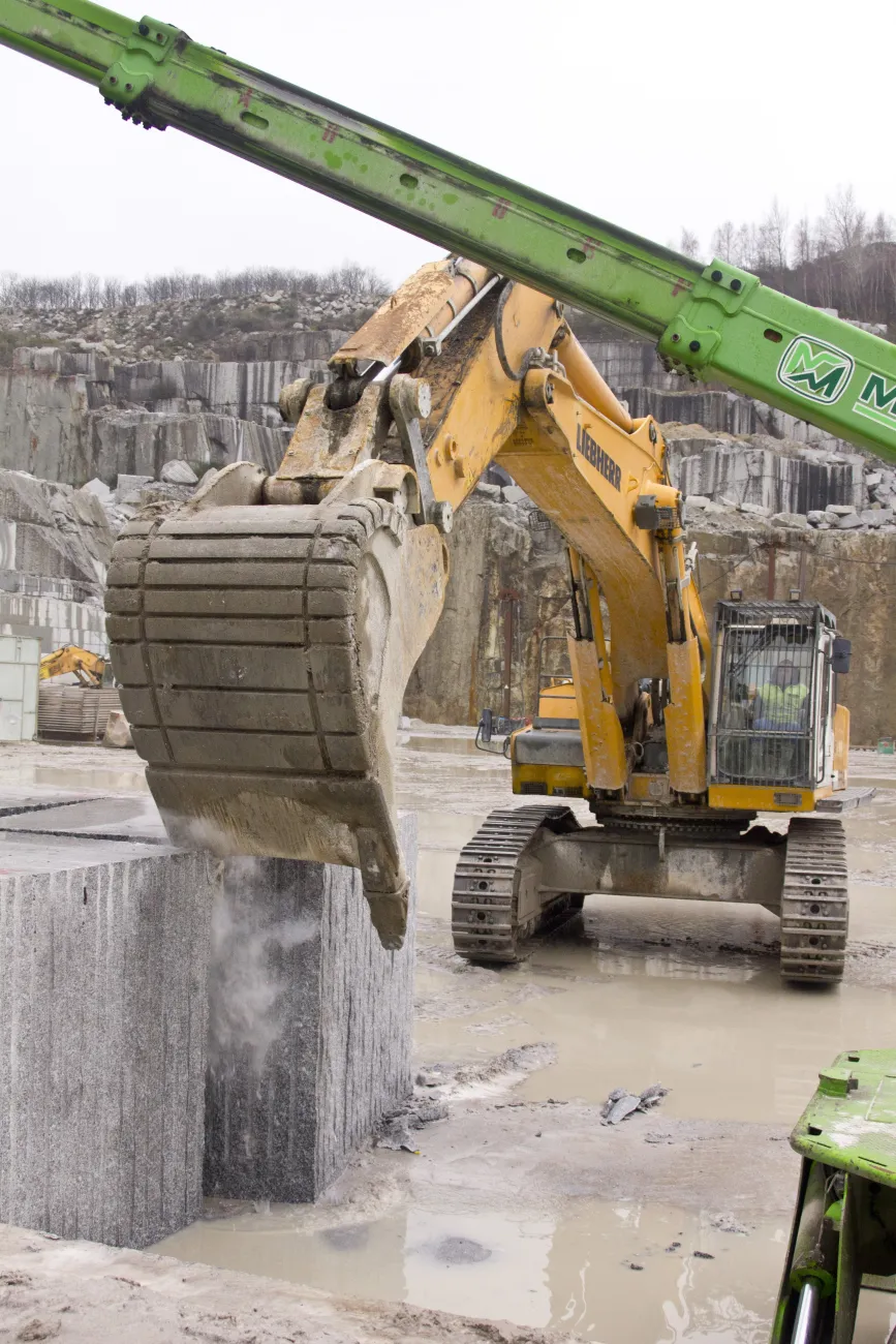 Site d'exploitation de granit à Saint-Salvy-de-la Balme (81), carrière PLO