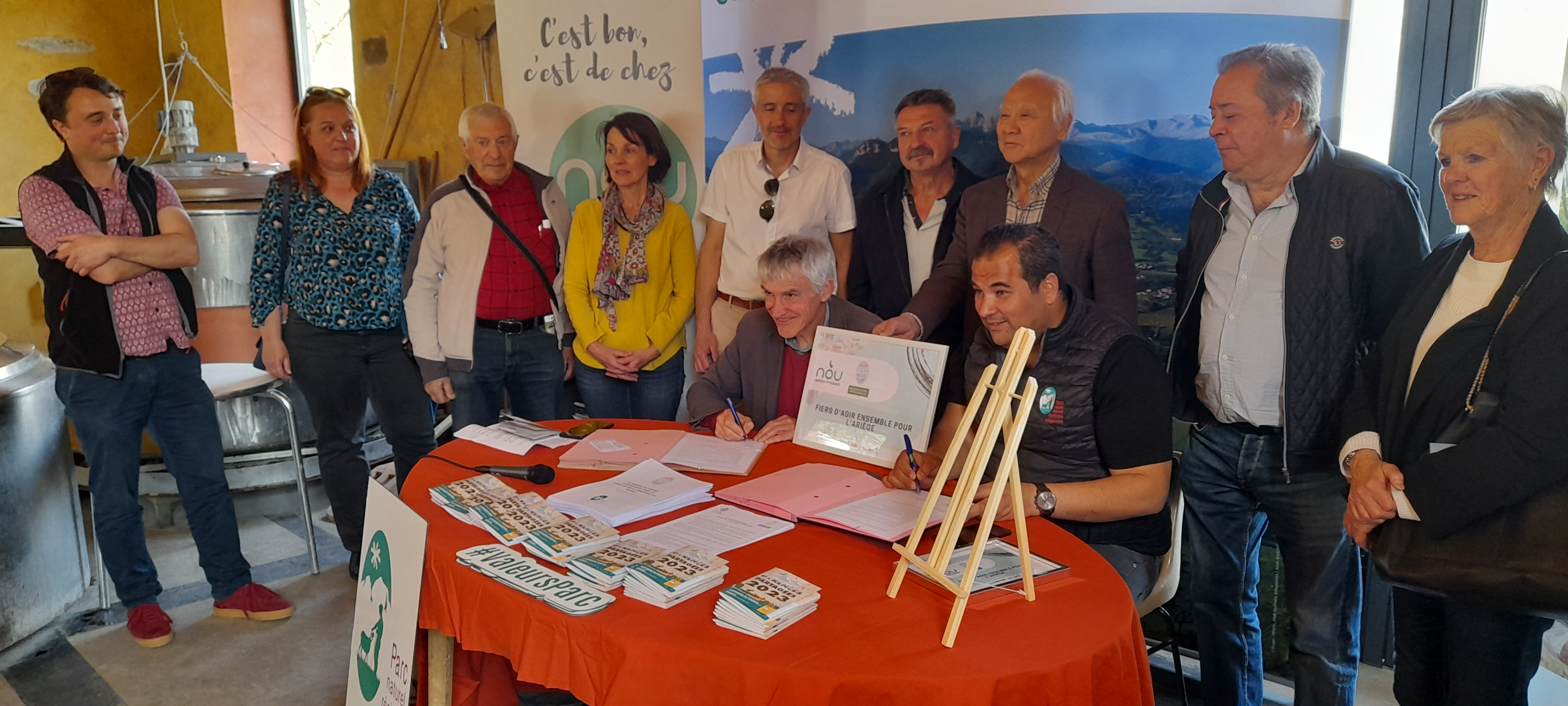 Signature convention partenariat Nòu Ariège Pyrénées et Valeurs Parc