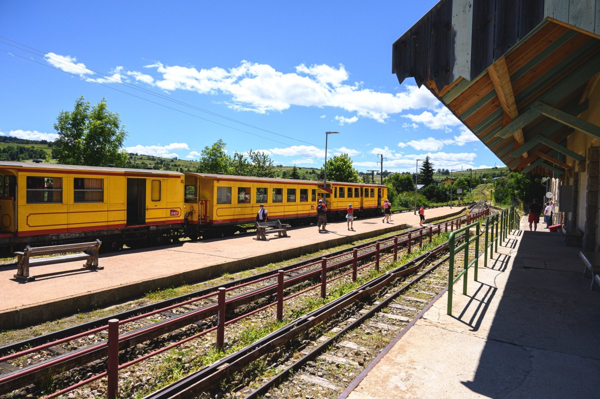 Train jaune PNRPC 