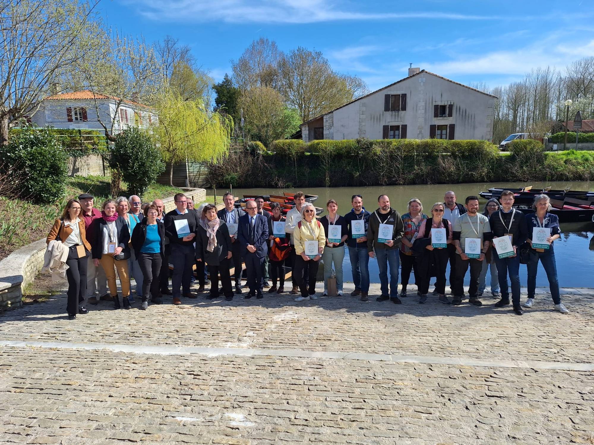 Les prestataires touristiques marqués Valeurs Parc du Marais poitevin lors de la conférence de presse du lancement de la saison touristique 2025