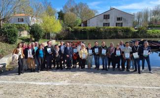 Les prestataires touristiques marqués Valeurs Parc du Marais poitevin lors de la conférence de presse du lancement de la saison touristique 2025