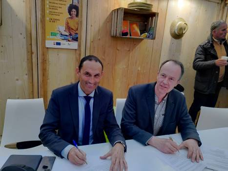 Signature partenariat FNAB et Fédération des Parcs