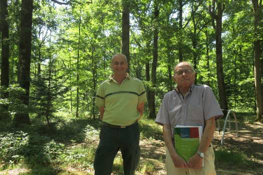 Parc du Morvan, le gestionnaire Jacques Carton, ONF et le conseiller municipal en charge de la forêt, Claude Laboureau (crédit : Christine Dodelin PNRM). 