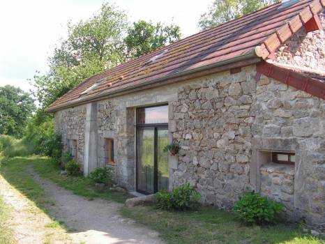 façade du gîte coté chemin