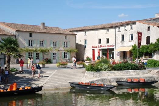 Maison du Marais poitevin située place de la coutume à Coulon