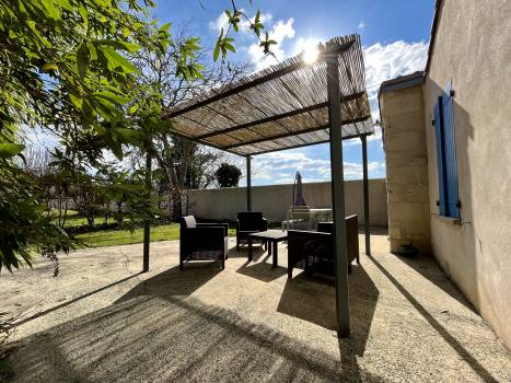 Terrasse au soleil du Petit Paradis de Diane