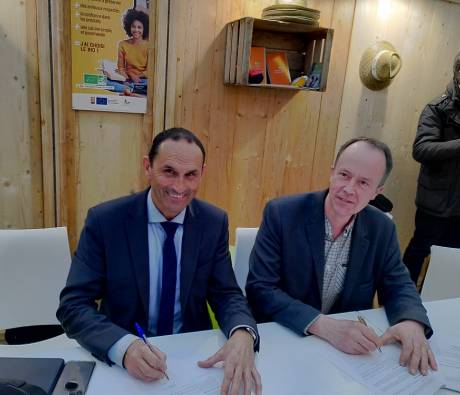 Signature partenariat FNAB et Fédération des Parcs