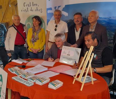 Signature convention partenariat Nòu Ariège Pyrénées et Valeurs Parc