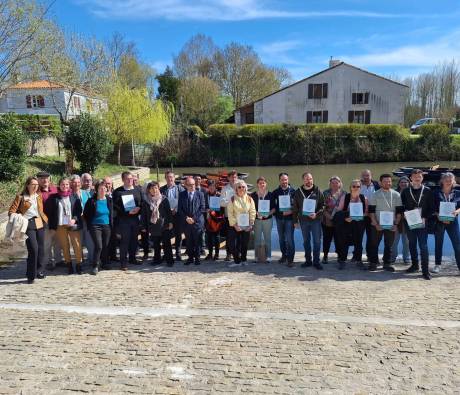 Les prestataires touristiques marqués Valeurs Parc du Marais poitevin lors de la conférence de presse du lancement de la saison touristique 2025