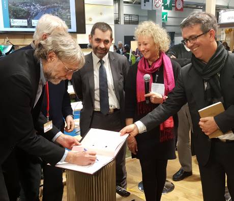 Signature de la chaire Interactions par les partenaires Résolis, AgroParistech et la Fédération des Parcs