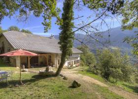 Ancienne ferme jurassienne, Gîte le Tilleret