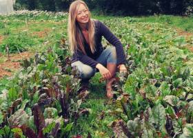 Jessica dans son jardin