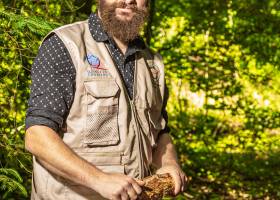 Logan Mathiot, guide nature à la Maison du Tourisme Terres Touloises