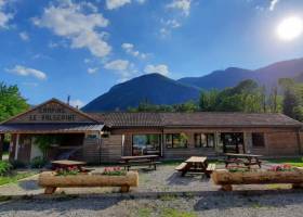 Bâtimùent d'accueil du camping, en bois