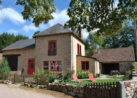 Chez Mina, gîte 3 chambres façade avec petit jardin clos