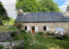 Le gîte vu depuis l'entrée du domaine 