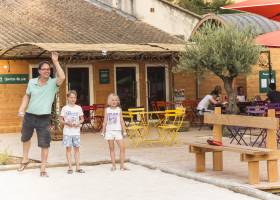 Camping Huttopia Fontvieille - en famille