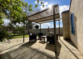 Terrasse au soleil du Petit Paradis de Diane