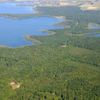 Vue aérienne de la Maison du Parc et des lacs © PNR Forêt d'Orient