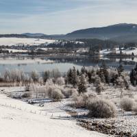 Lac de Remoray dans le Haut-Doubs, un jour d'hiver sous la neige