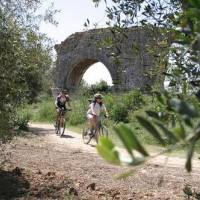 Aqueduc romain © PNR des Alpilles