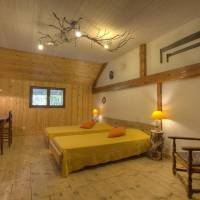 Chambre avec lits jumeaux du gîte