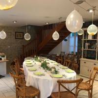 Salle à manger d'un gîte du Domaine de Flore