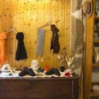 Atelier boutique de Cécile, laine en pelotes, laine feutrée, ...