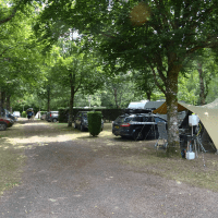 Emplacements spacieux au camping des Mésanges