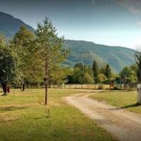 Emplacement de camping en pleine nature, au pied des Monts Jura