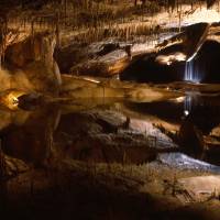 Reflets et miroir dans les grottes de Lacave