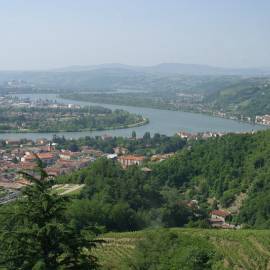 Vue sur la vallée du Rhône depuis l'observatoire de Condrieu