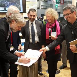 Signature de la chaire Interactions par les partenaires Résolis, AgroParistech et la Fédération des Parcs