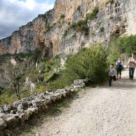 Balade famille au pied des falaises de la vallée du Célé