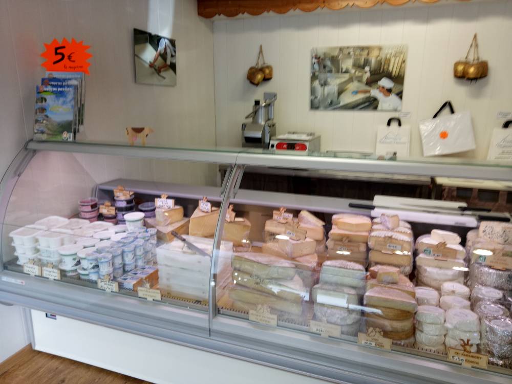 Fromagerie De Chateau Queyras Visites Et Ateliers Federation Des Parcs Naturels Regionaux
